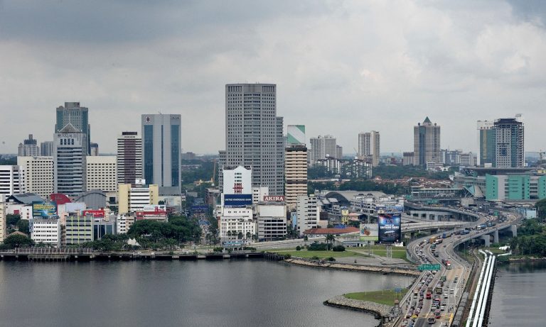 Malaysian Car Washes Suffer as Business Dips Amid Local Boycott Over Singapore Claims