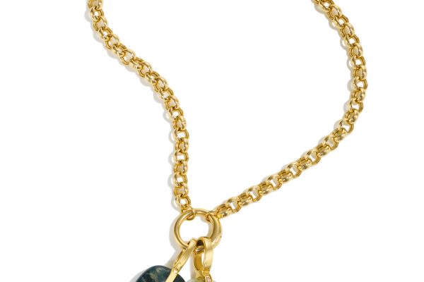 Why Pebble Jewelry Captivates Designers Worldwide from Agmes to Otiumberg